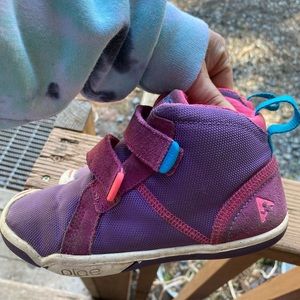 Two pairs plae Max / one metallic one bright pink